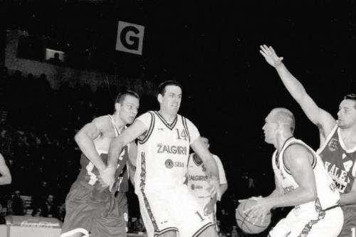 1995-98 m. Sirtautas rungtyniavo Kauno "Žalgiryje"