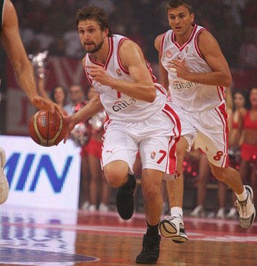 2006-2008 m. atstovavo Pirėjo "Olympiakos"
