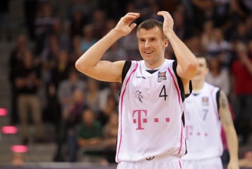 2011-2012 m. atstovavo Bonos Telekom Basket