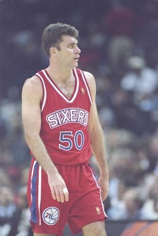 Mark Bradtke NBA žaidė 76ers komandoje