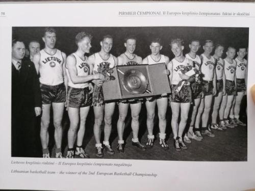 Eugenijus Nikolsnis 7 iš kairės su Lietuvos rinktine tapo ir 1937 ir 1939 m. Europos čempionu