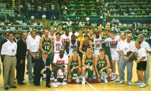 1992 m. Barselonos olimpiados akimirka. Po rungtynių su JAV