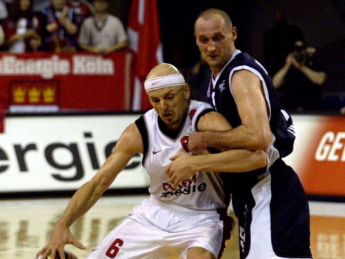 1999-2005 m. krepšininkas praleido Vokietijos klube Švelmo "Union Basket"