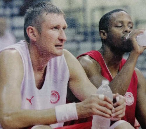 2005-2005 m. atstovavo Pirėjo "Olympiakos"