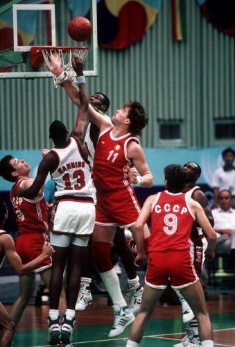 1988 m. Seulo olimpiados pusfinalio prieš JAV rungtynių akimirkas.