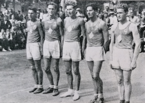 1948 m. Kauno "Dinamo" penketukas. V. Timleris pirmas iš kairės.